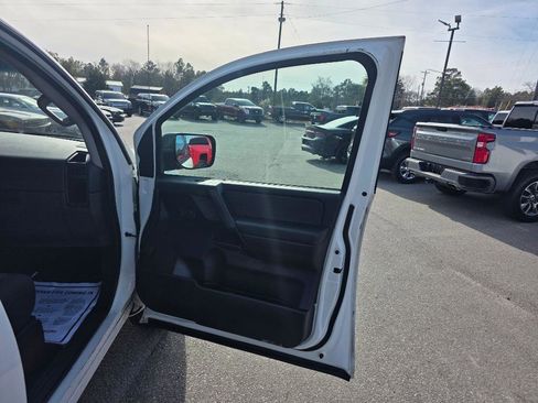 Used 2012 Nissan Titan SV w/ SV Value Truck Pkg image 10