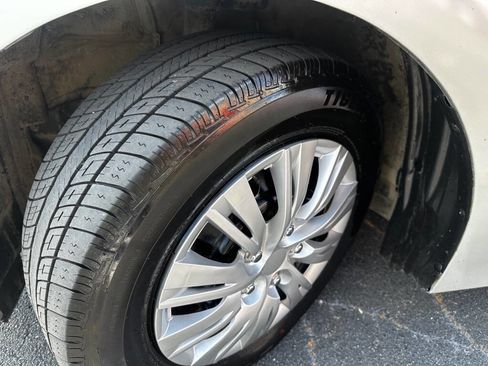 Used 2015 Toyota Corolla L image 17