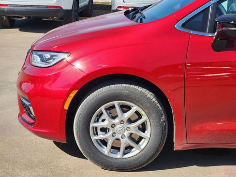 New 2026 Chrysler Pacifica Select image 6