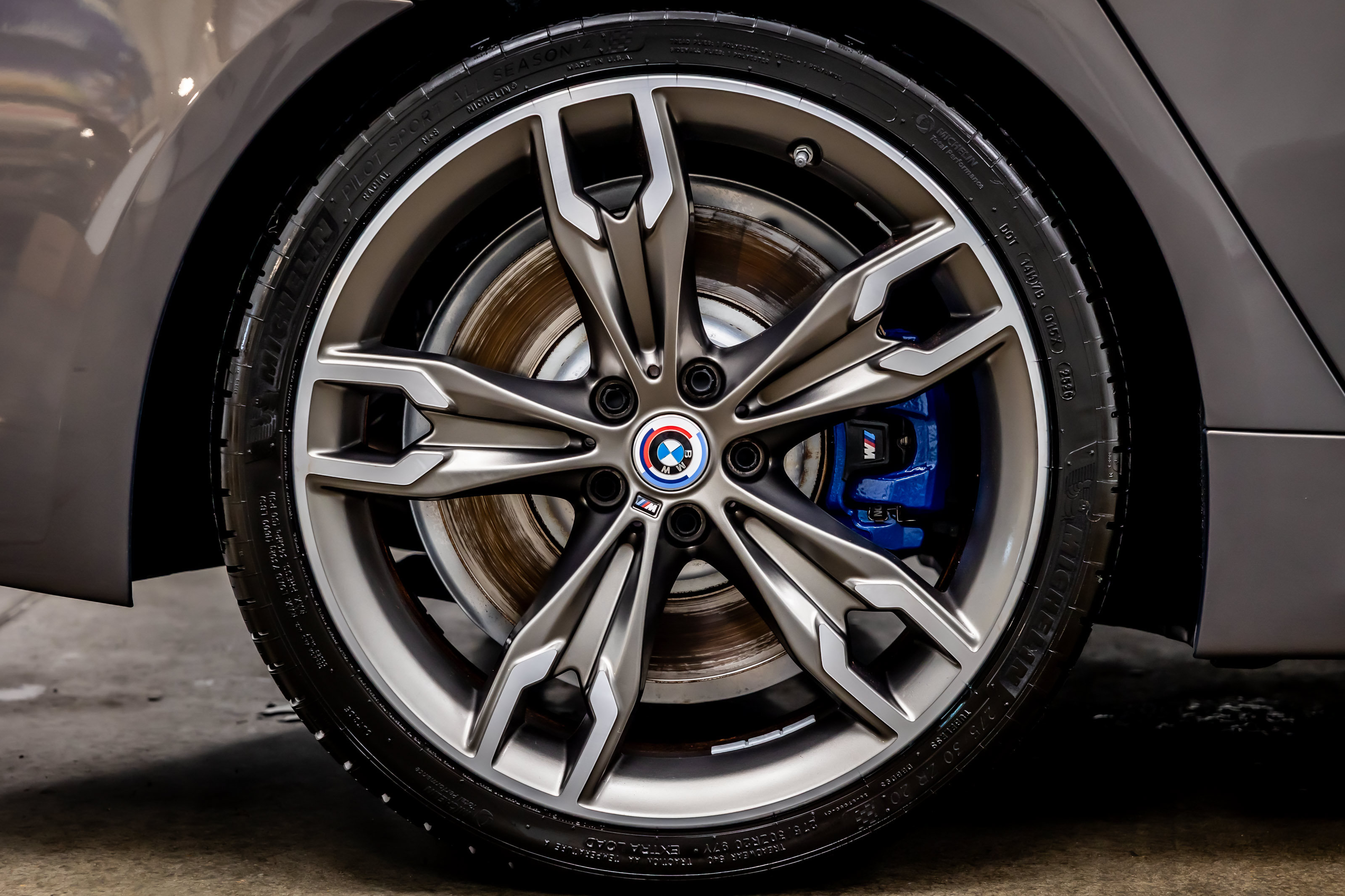 Used 2023 BMW M550i xDrive w/ Dynamic Handling Package AWD/4WD image 38