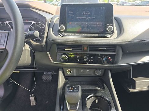 Used 2023 Nissan Rogue S FWD image 11