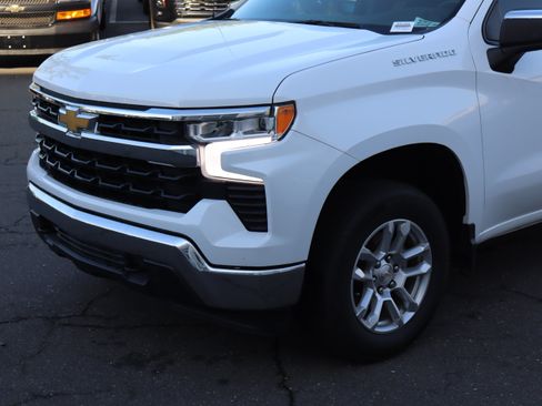 Used 2023 Chevrolet Silverado 1500 LT AWD/4WD image 6