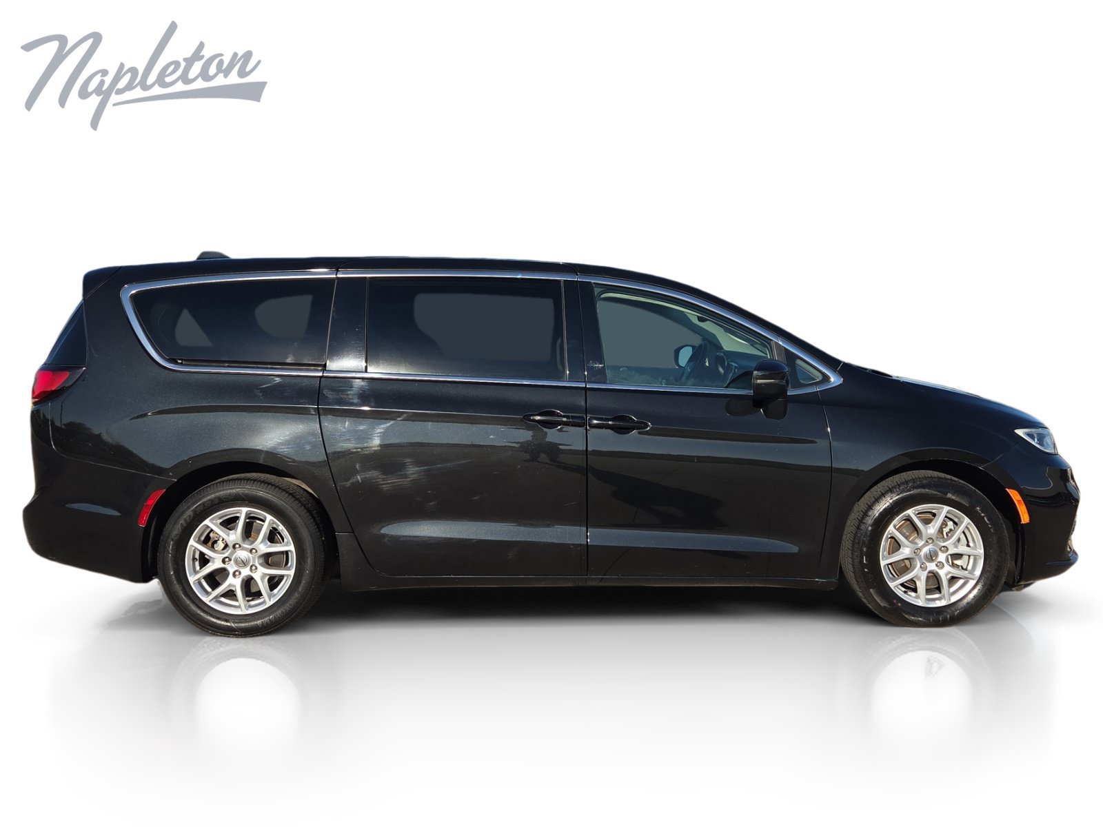 Used 2023 Chrysler Pacifica Touring-L FWD image 7