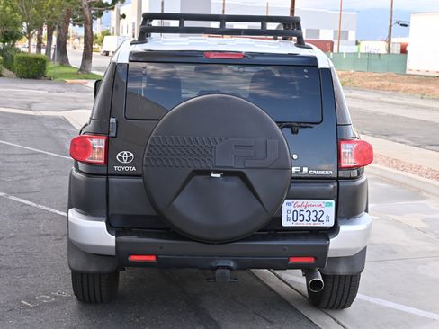 Used 2011 Toyota FJ Cruiser 2WD w/ Upgrade Pkg image 6