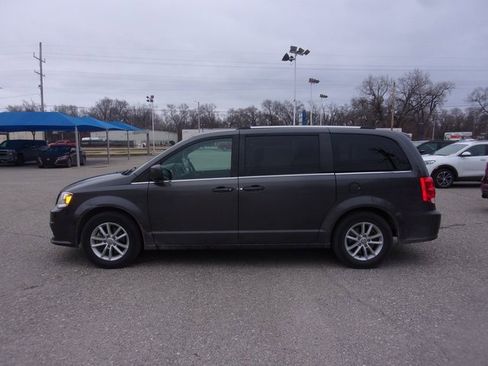 Used 2019 Dodge Grand Caravan SXT image 4