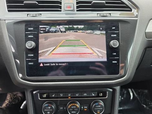 Used 2019 Volkswagen Tiguan SE w/ Panoramic Sunroof Package AWD/4WD image 16