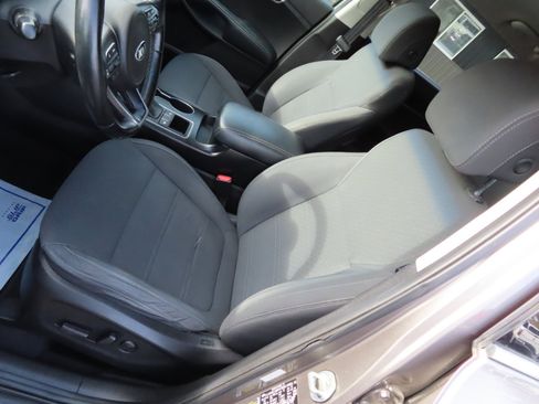 Used 2017 Kia Sorento LX w/ LX Convenience Package image 26