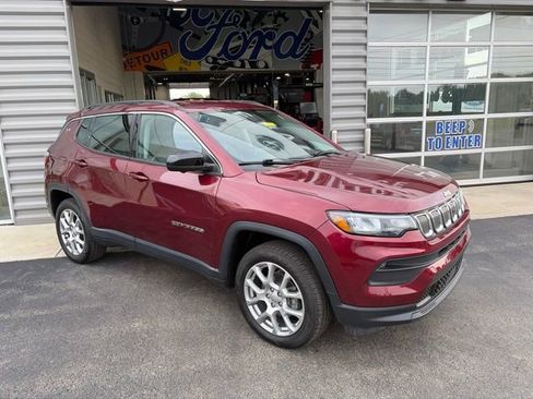 Used 2022 Jeep Compass Latitude AWD/4WD image 4