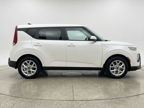 Used 2025 Kia Soul LX w/ LX Technology Package image 11