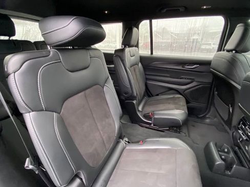 Used 2024 Jeep Grand Cherokee L Altitude image 23