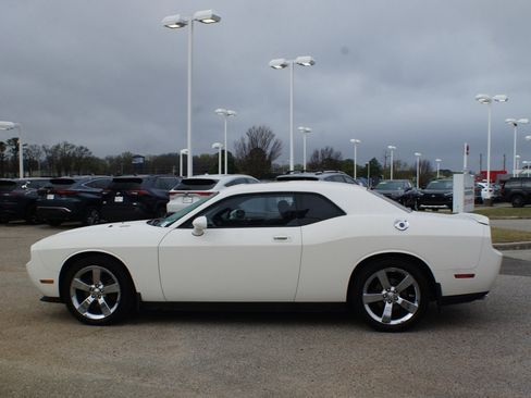 Used 2010 Dodge Challenger R/T image 10