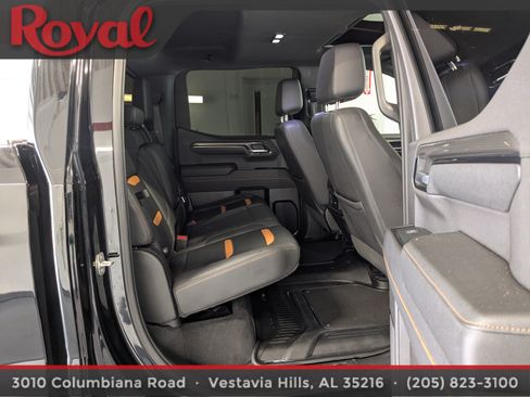 Used 2023 GMC Sierra 1500 AT4 w/ Technology Package AWD/4WD image 10