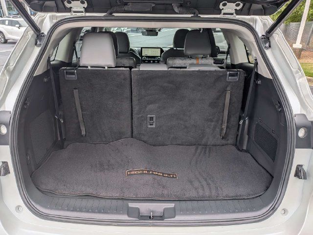 Used 2023 Toyota Highlander Bronze Edition AWD/4WD image 9
