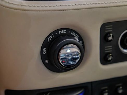 Used 2017 Rolls-Royce Wraith RWD image 38