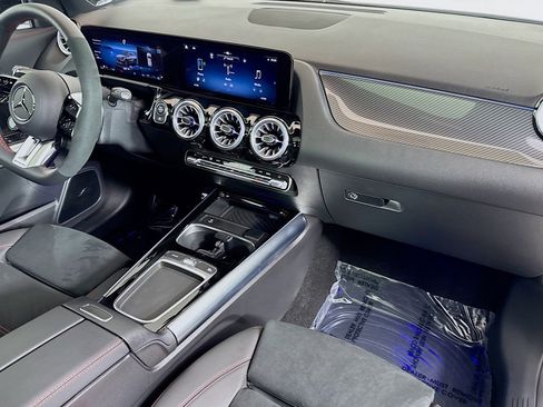 New 2025 Mercedes-Benz GLA 35 AMG 4MATIC image 27