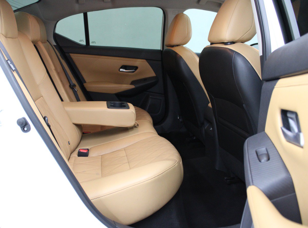 Used 2021 Nissan Sentra SV w/ SV Premium Package FWD image 11
