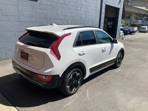 Used 2024 Kia Niro Wind w/ Wind Preserve Package FWD image 3