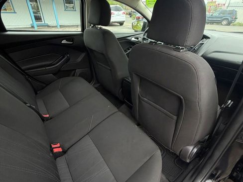 Used 2016 Ford Focus SE w/ SE Cold Weather Package FWD image 18