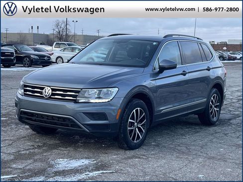 Certified 2021 Volkswagen Tiguan SE w/ Panoramic Sunroof Package image 5