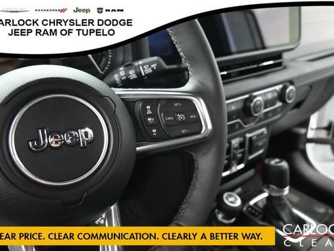 Used 2025 Jeep Wrangler Unlimited Sahara w/ Safety Group AWD/4WD image 17