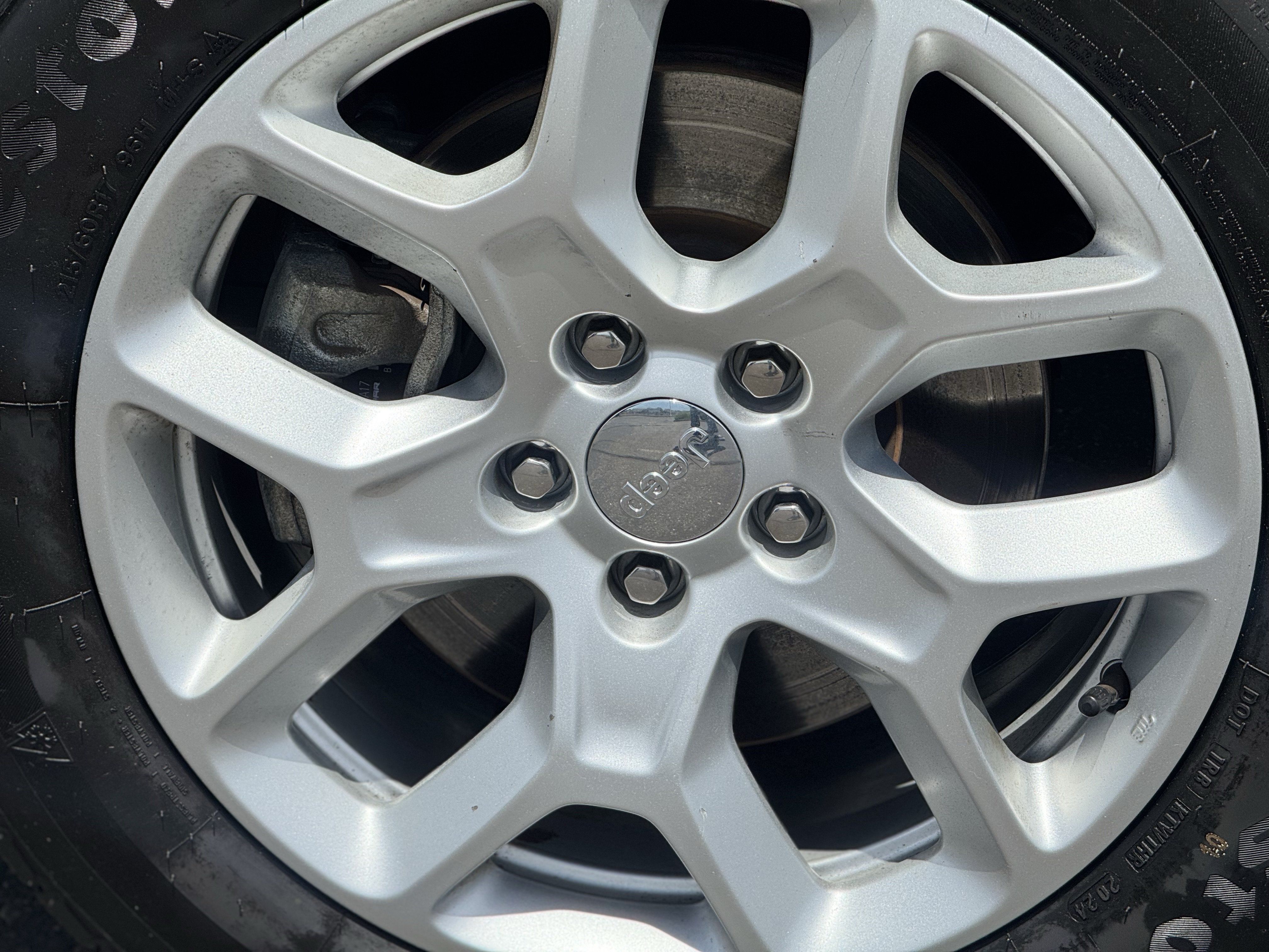 Used 2017 Jeep Renegade Latitude AWD/4WD image 8