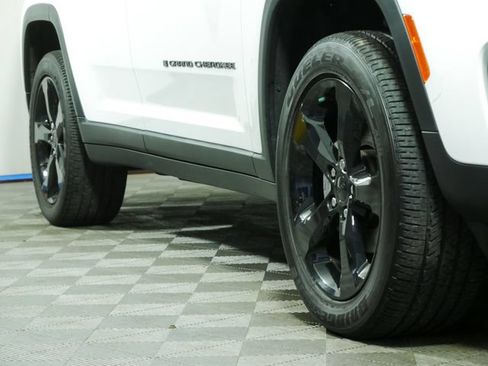 Certified 2023 Jeep Grand Cherokee Altitude AWD/4WD image 8