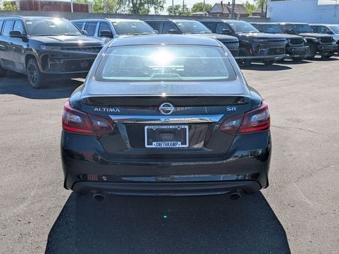 Used 2017 Nissan Altima 2.5 SR w/ LED Appearance Package FWD image 5