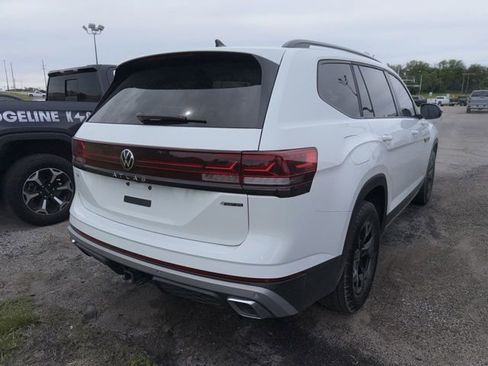 Used 2025 Volkswagen Atlas Peak Edition SE AWD/4WD image 11