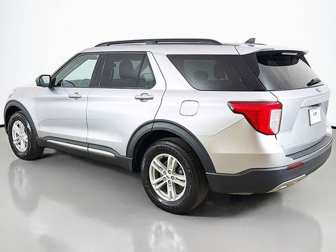 Used 2022 Ford Explorer XLT w/ Equipment Group 202A AWD/4WD image 8