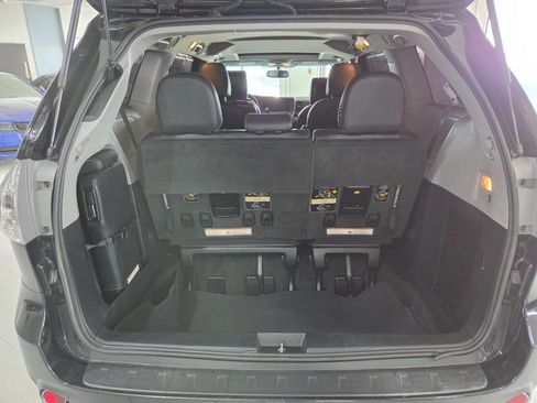Used 2015 Toyota Sienna SE image 25