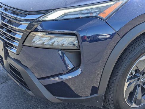 Used 2025 Nissan Rogue SV AWD/4WD image 12