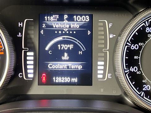 Used 2019 Jeep Cherokee Latitude Plus w/ Comfort/Convenience Group FWD image 22