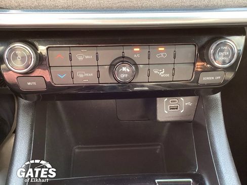 Used 2024 Jeep Compass Latitude AWD/4WD image 19