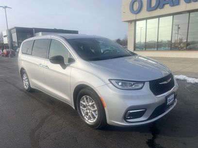 Used 2024 Chrysler Pacifica Touring-L