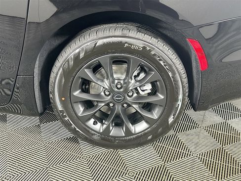 New 2025 Chrysler Pacifica Select w/ Uconnect Theater Family Group image 17