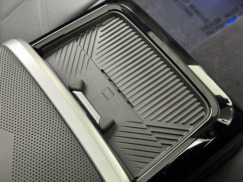 Used 2023 BMW i7 xDrive60 w/ Parking Assistance Package image 40