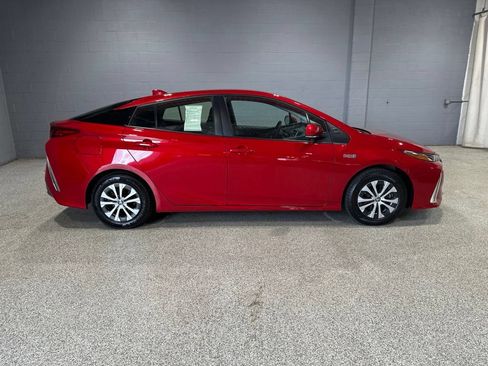 Certified 2021 Toyota Prius Prime LE FWD image 3