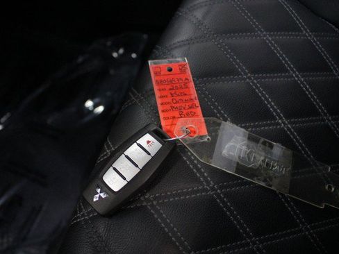 Used 2025 Mitsubishi Outlander SEL image 32