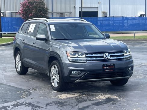 Used 2019 Volkswagen Atlas SE w/ Panoramic Sunroof Package FWD image 3
