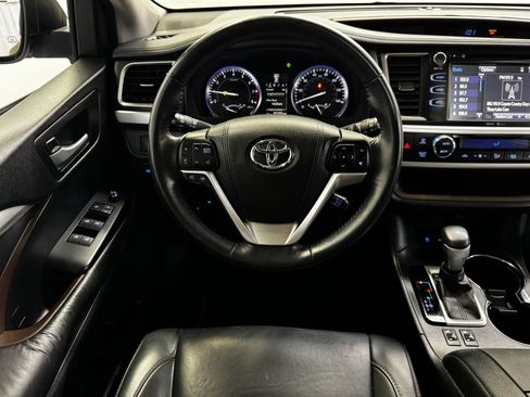 Used 2015 Toyota Highlander XLE AWD/4WD image 18