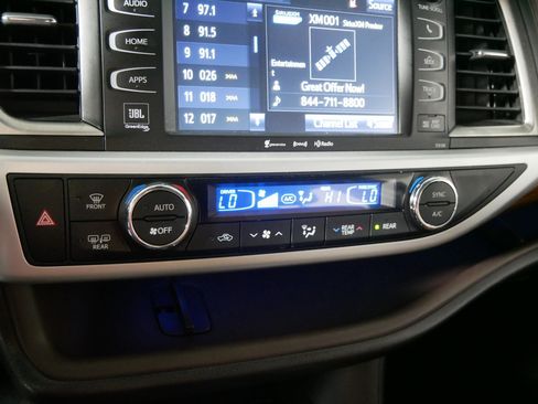 Used 2017 Toyota Highlander Limited w/ Protection Package #3 AWD/4WD image 23