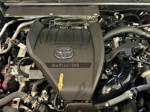 Certified 2025 Toyota Highlander XLE image 38