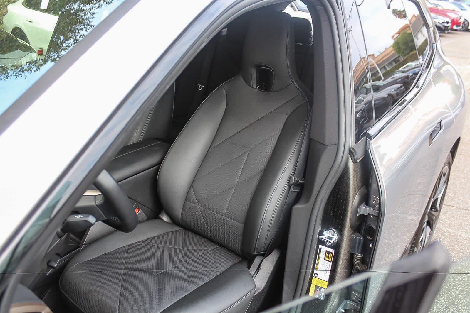 Used 2024 BMW iX xDrive50 w/ Sport Package AWD/4WD image 25