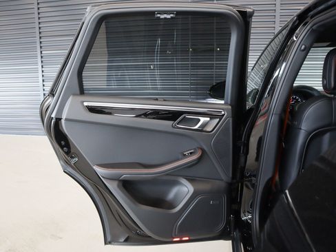 New 2026 Porsche Macan image 25