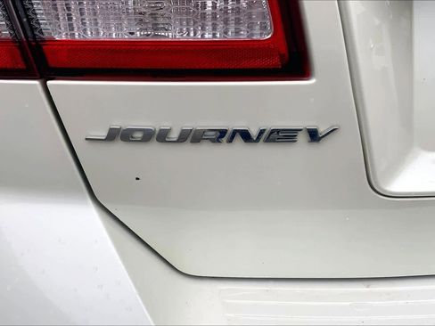 Used 2019 Dodge Journey SE w/ Connectivity Group FWD image 10