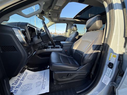 Used 2025 Ford F250 Lariat w/ Black Appearance Package image 13