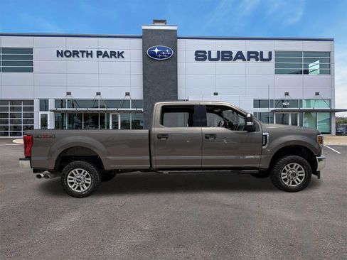 Used 2018 Ford F250 XLT AWD/4WD image 2