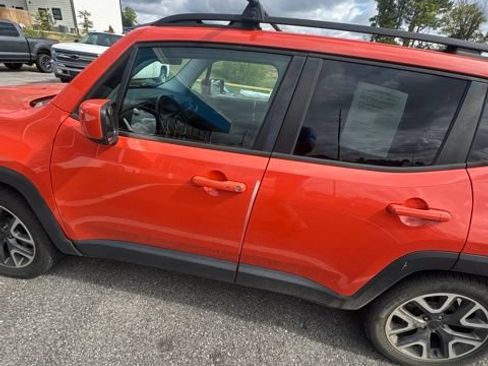 Used 2016 Jeep Renegade Latitude FWD image 46