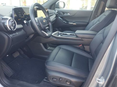 Used 2025 Chevrolet Equinox LT w/ Convenience Package II image 11