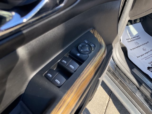 Used 2017 GMC Acadia Denali w/ Technology Package FWD image 12